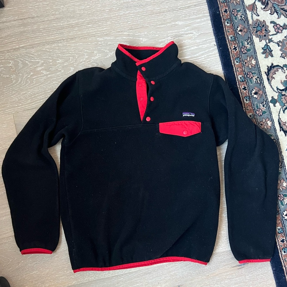Patagonia Synchilla snap fleece small black/red